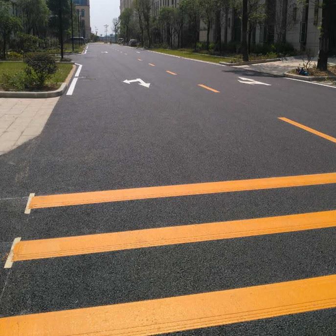 ความแตกต่างระหว่างสีกับสีทาถนน