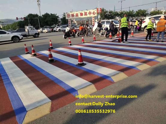 พื้นผิวกันลื่นสีที่ทางแยก